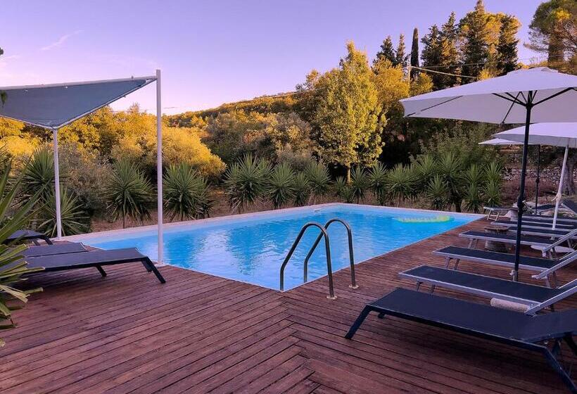 تختخواب و صبحانه Trulli Jaja