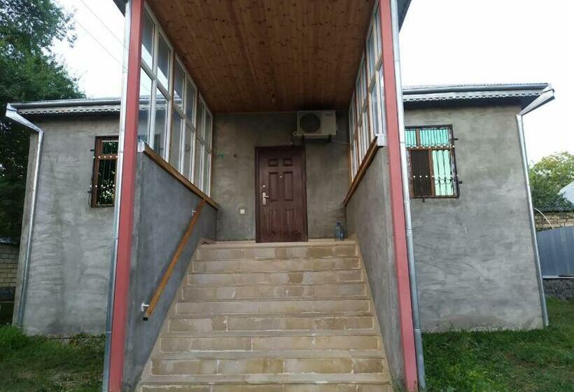 Cozy House 5 Mins Away From City Center