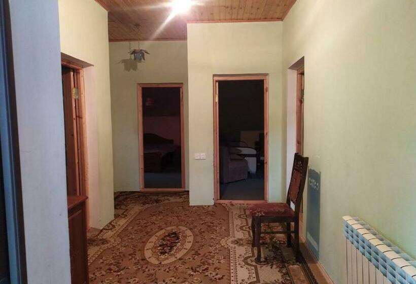 Cozy House 5 Mins Away From City Center