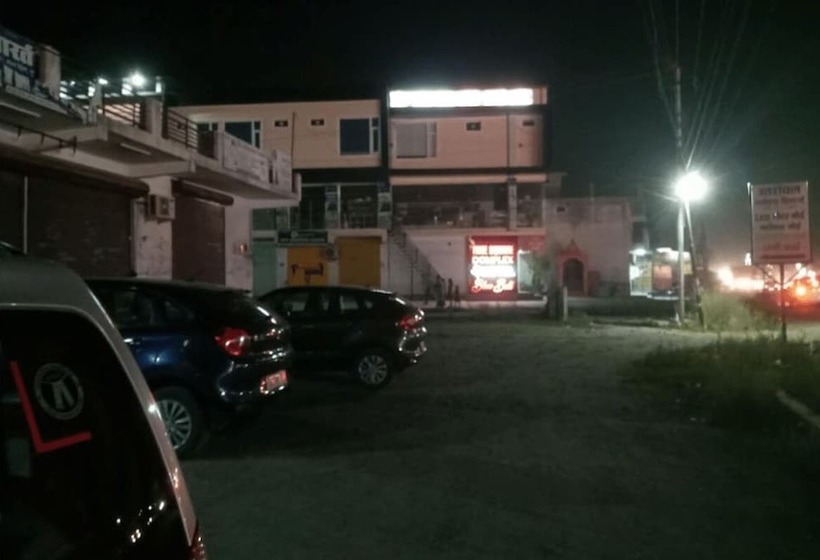 בית מלון כפרי Blue Bell Rishikesh