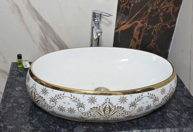 בית מלון כפרי Blue Bell Rishikesh