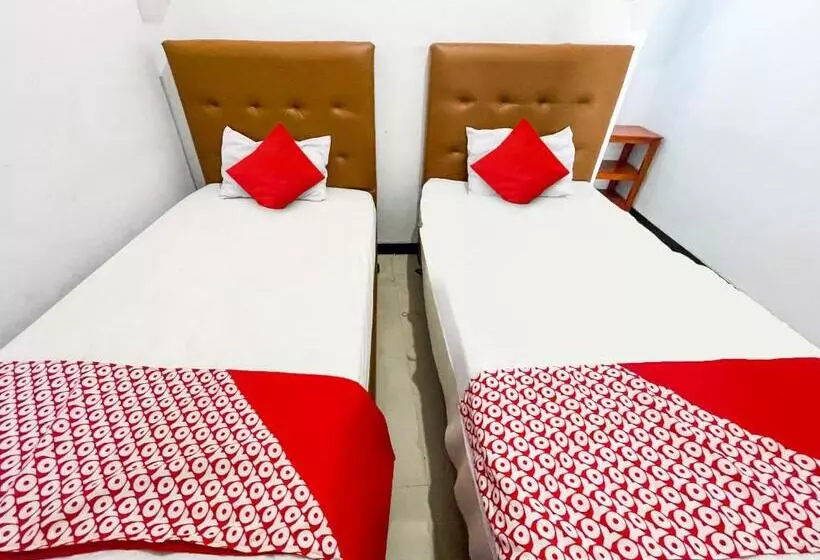 Hotelli Oyo 91599 Penginapan Mutiara Madiun