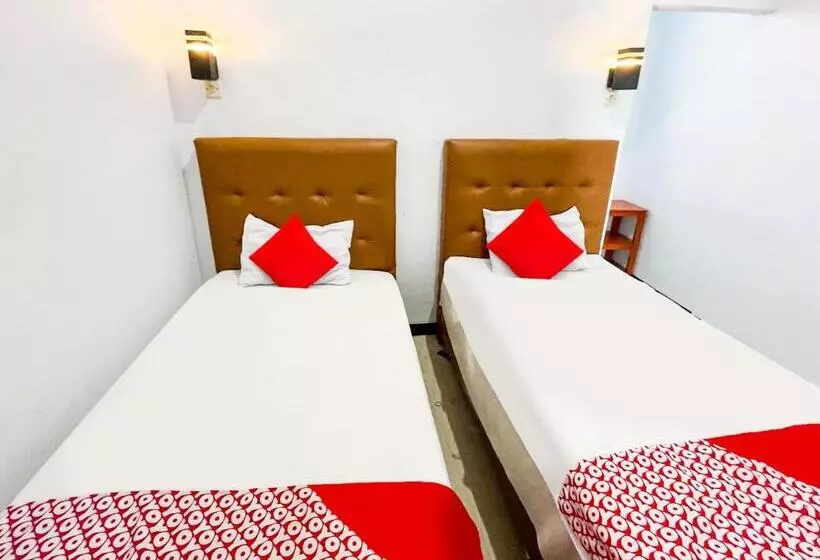 Hotelli Oyo 91599 Penginapan Mutiara Madiun