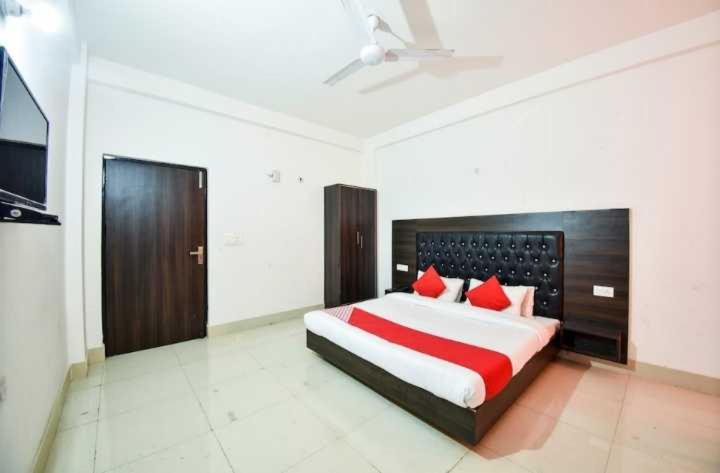 호텔 Oyo 93194 Paris