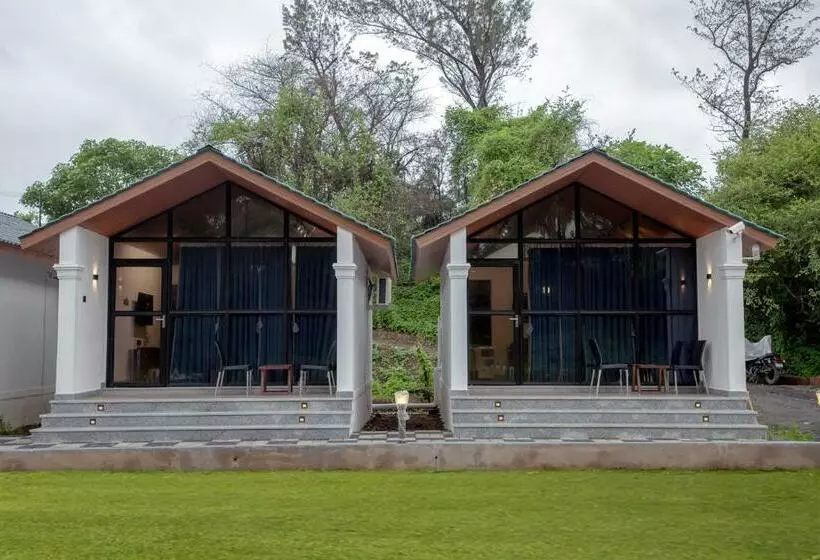 Hotelli White Sand Beach Resort