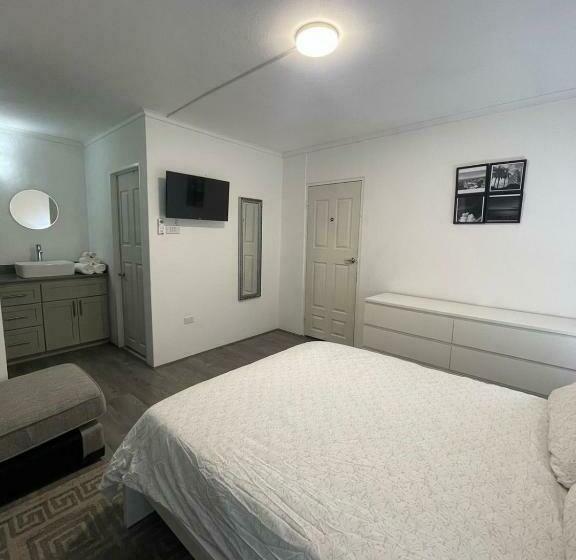 Oxford Point Bright & Cosy New Kingston Apartment