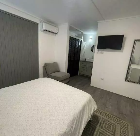 Oxford Point Bright & Cosy New Kingston Apartment