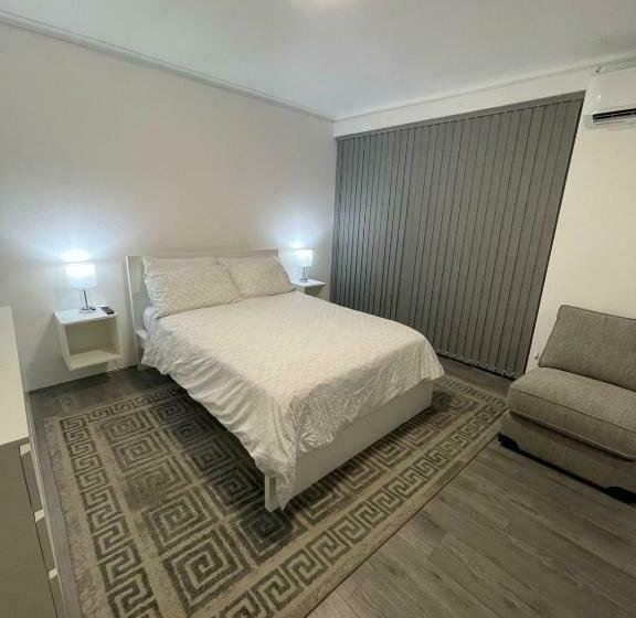 Oxford Point Bright & Cosy New Kingston Apartment