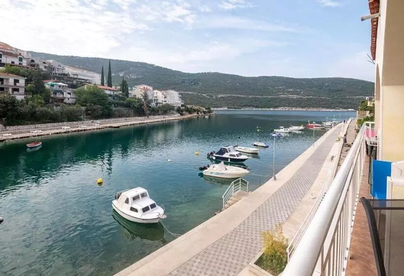 پانسیون Apartments Vesna