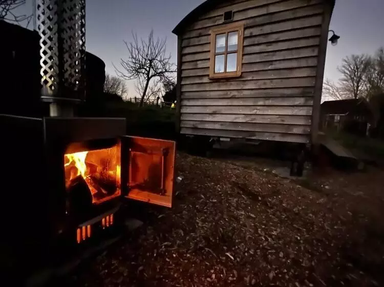 Robins Retreat   Orchard With Hot Tub   See Extras