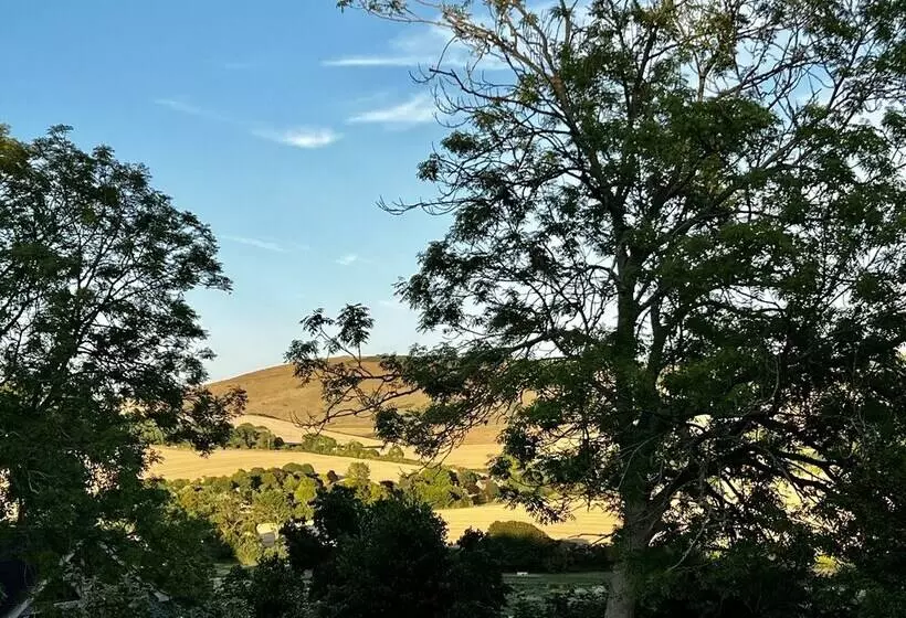 Robins Retreat   Orchard With Hot Tub   See Extras