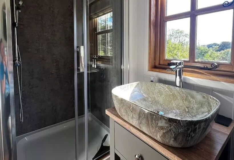 Robins Retreat   Orchard With Hot Tub   See Extras