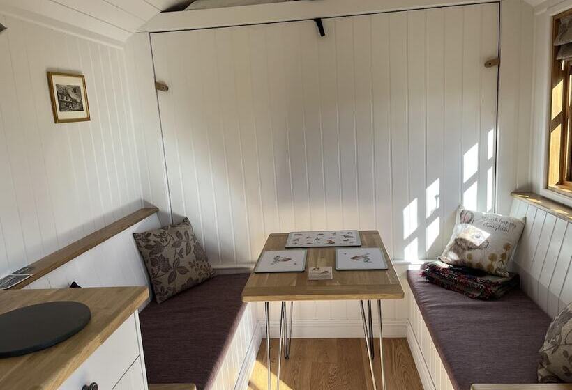 Robins Retreat   Orchard With Hot Tub   See Extras