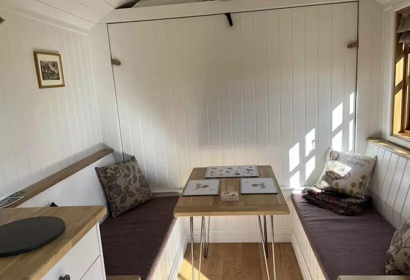 Robins Retreat   Orchard With Hot Tub   See Extras