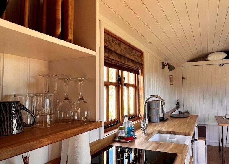 Robins Retreat   Orchard With Hot Tub   See Extras