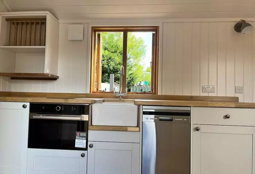 Robins Retreat   Orchard With Hot Tub   See Extras