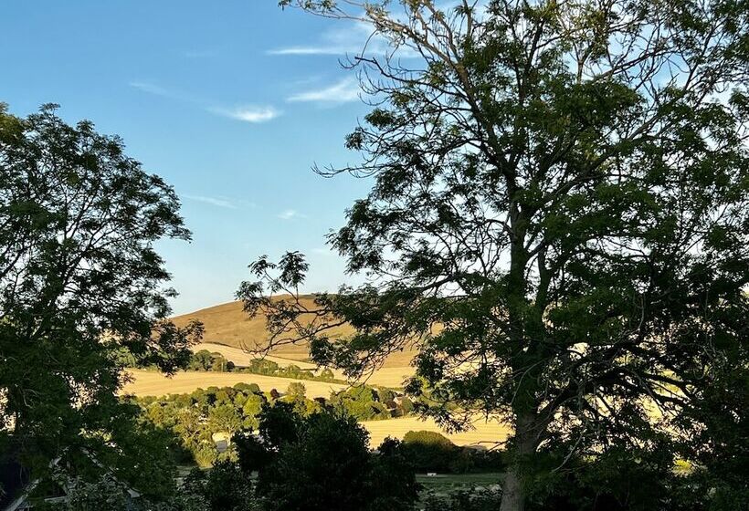 Robins Retreat   Orchard With Hot Tub   See Extras