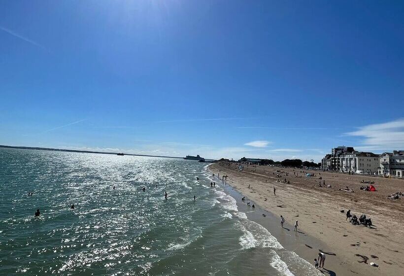Stunning Beach House At Southsea, Portsmouth