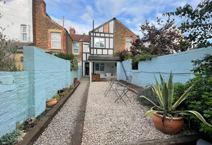 Stunning Beach House At Southsea, Portsmouth
