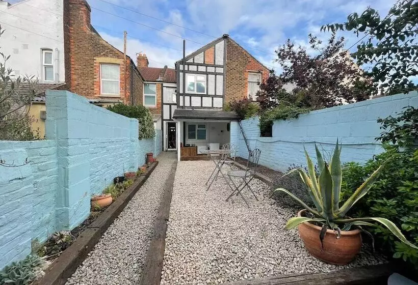 Stunning Beach House At Southsea, Portsmouth