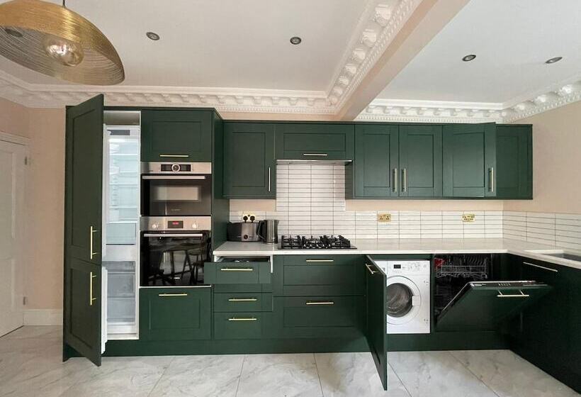 Stunning Beach House At Southsea, Portsmouth