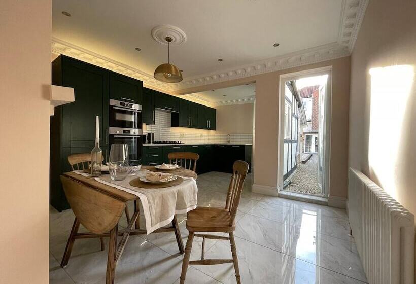 Stunning Beach House At Southsea, Portsmouth