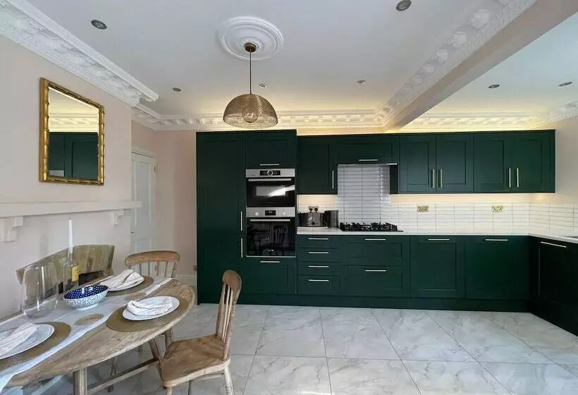 Stunning Beach House At Southsea, Portsmouth