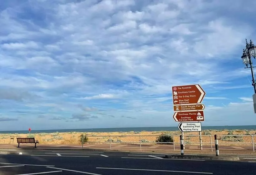 Stunning Beach House At Southsea, Portsmouth