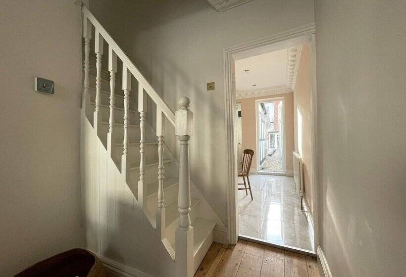 Stunning Beach House At Southsea, Portsmouth