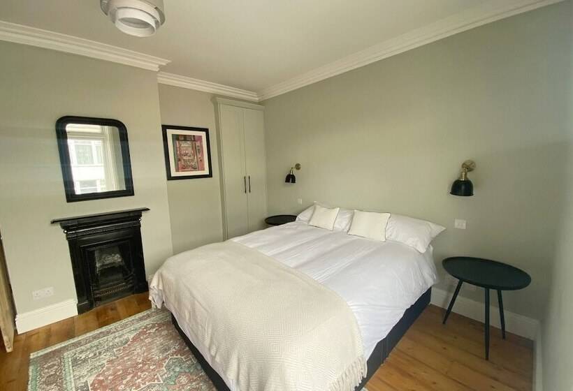 Stunning Beach House At Southsea, Portsmouth