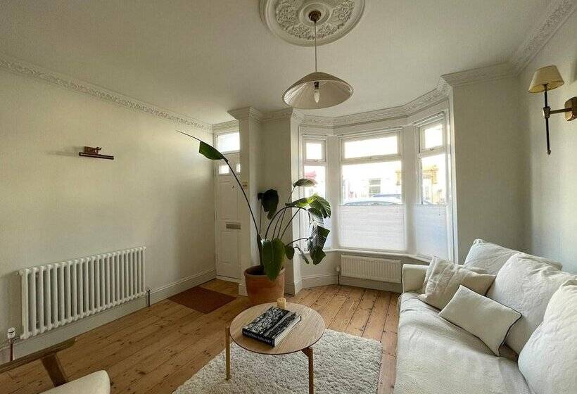 Stunning Beach House At Southsea, Portsmouth