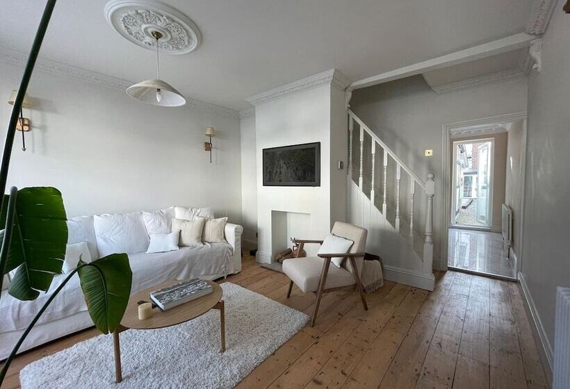 Stunning Beach House At Southsea, Portsmouth