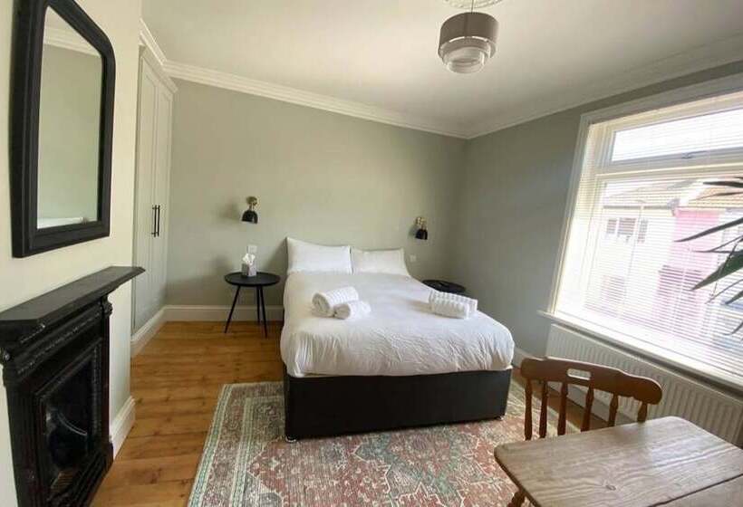 Stunning Beach House At Southsea, Portsmouth