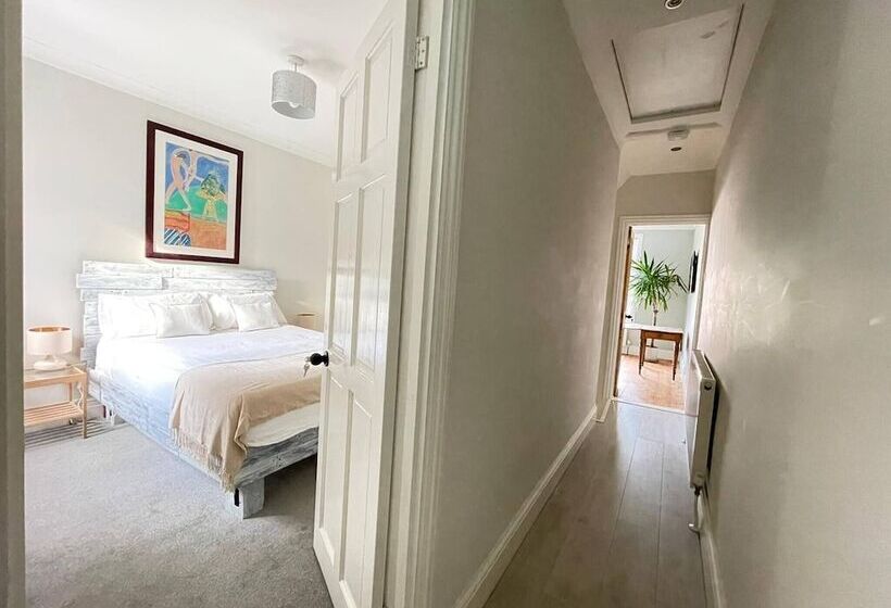 Stunning Beach House At Southsea, Portsmouth