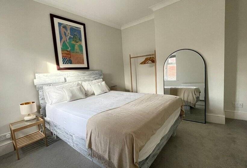 Stunning Beach House At Southsea, Portsmouth