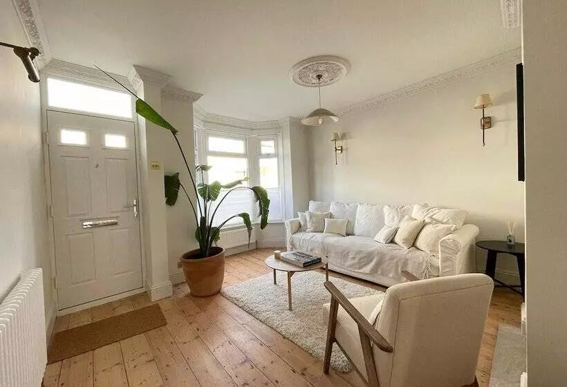 Stunning Beach House At Southsea, Portsmouth