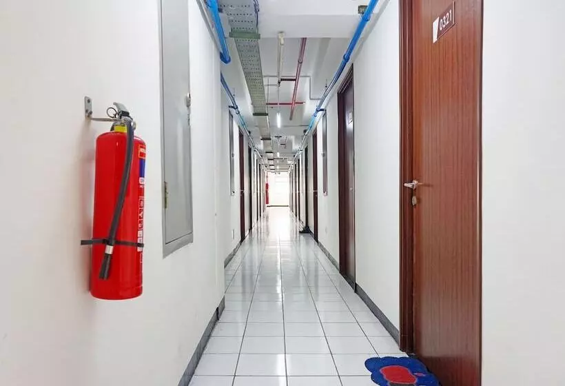 Hotelli Oyo 91593 San San Rooms Apartment Gunung Putri Square