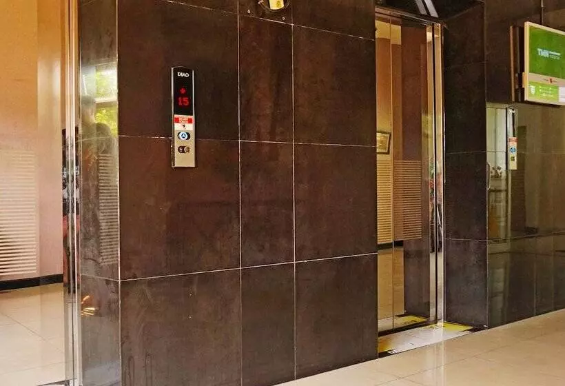 Hotelli Oyo 91593 San San Rooms Apartment Gunung Putri Square