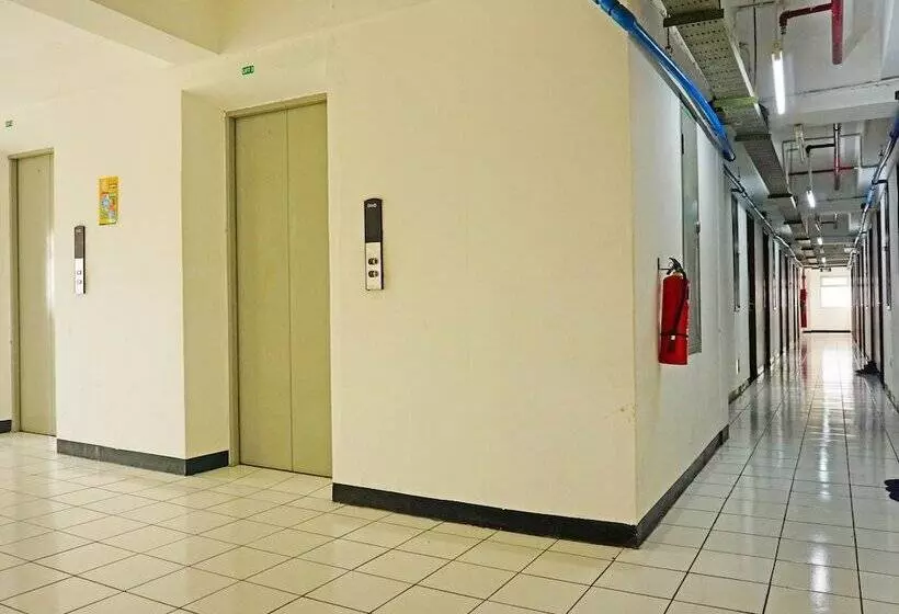 Hotelli Oyo 91593 San San Rooms Apartment Gunung Putri Square