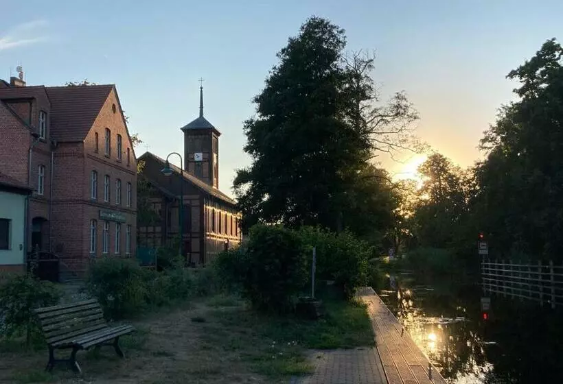 ペンション Hug&dim Im Gasthaus Am Finowkanal