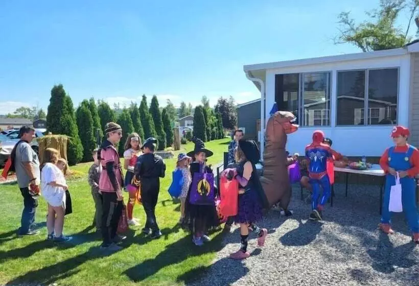 Vine Ridge Resort   Cottages