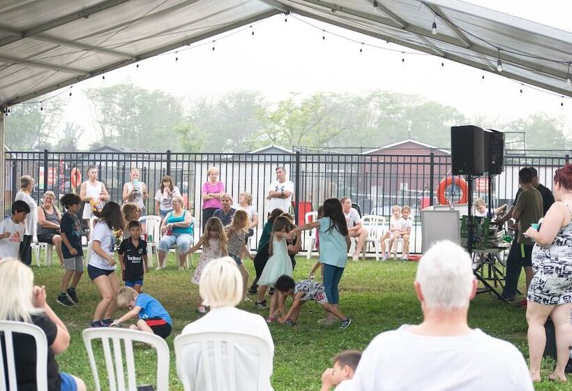 Vine Ridge Resort Cottages