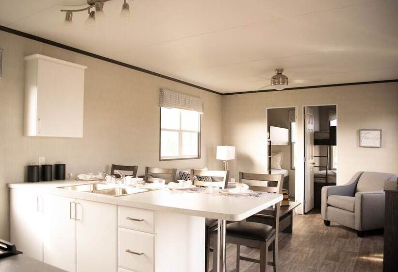 Vine Ridge Resort Cottages