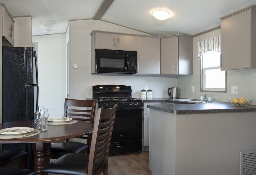 Vine Ridge Resort Cottages