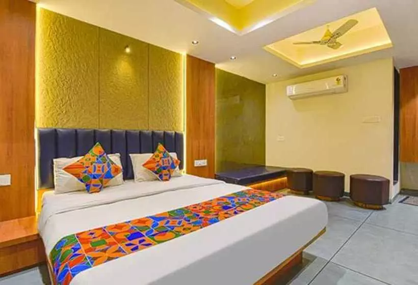 Fabhotel Udhna Inn