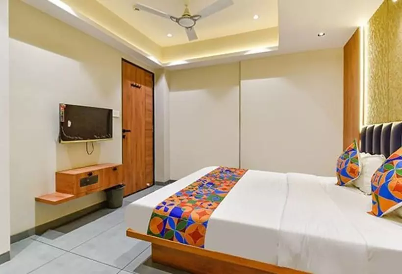 Fabhotel Udhna Inn