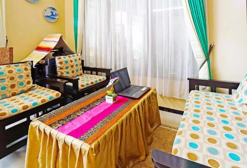Hotelli Spot On 91551 Gwen Syariah Homestay