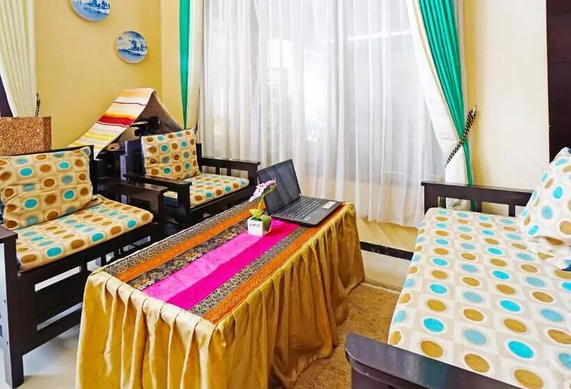 Hotelli Spot On 91551 Gwen Syariah Homestay