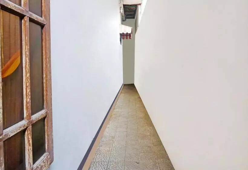 Hotelli Spot On 91551 Gwen Syariah Homestay