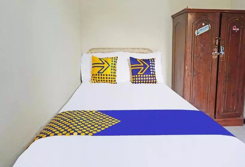 Hotelli Spot On 91551 Gwen Syariah Homestay